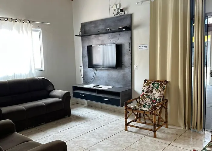 Casa grande e agradável com Piscina/Churrasqueira