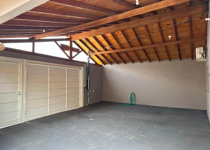 Casa Grande Com Piscina E Churrasqueira