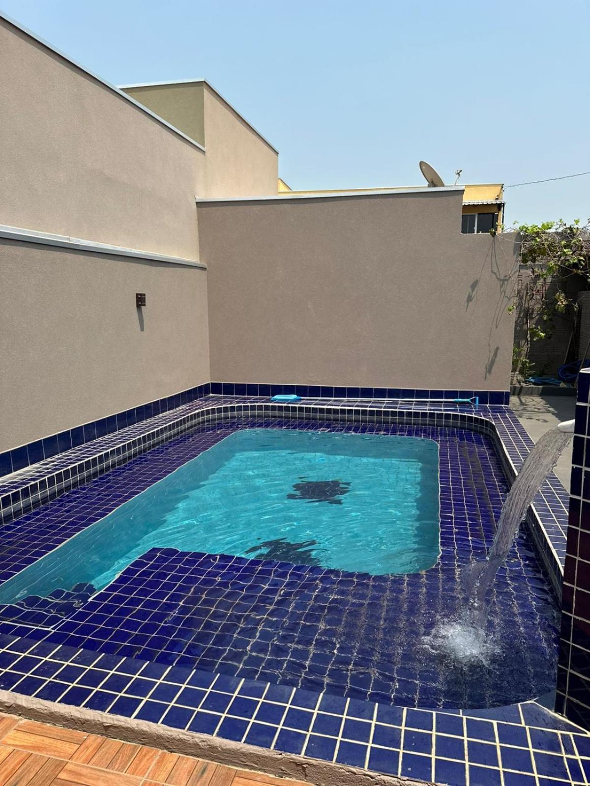 Casa Grande Com Piscina E Churrasqueira